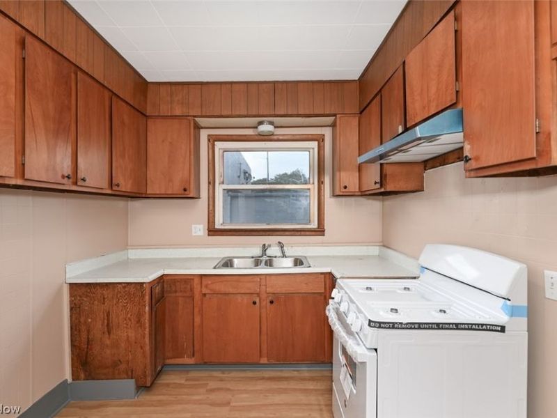 906 E Buchtel Avenue, Akron, OH 44319 Photo 10
