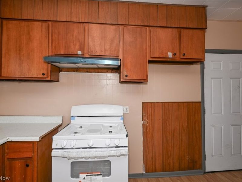 906 E Buchtel Avenue, Akron, OH 44319 Photo 9