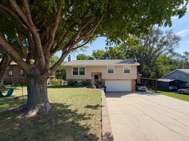 1507 INDIAN HILLS Road, COUNCIL BLUFFS, IA 51503