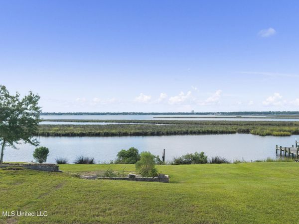 2523 S Shore Drive, Biloxi, MS 39532