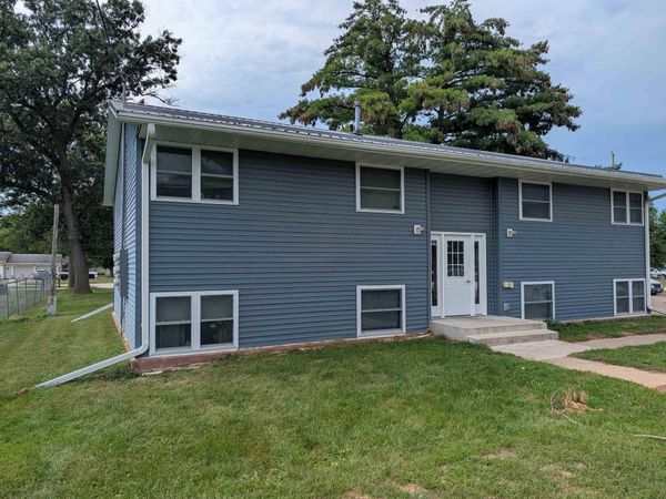 105 Ludland Drive, Manchester, IA 52057