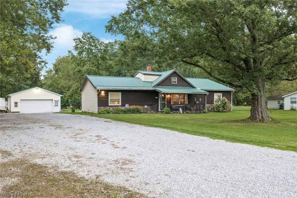 3285 Clubside Drive, Norton, OH 44203