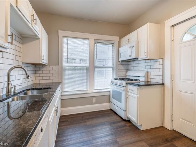 3290 W 17th Street, Cleveland, OH 44109 Photo 12
