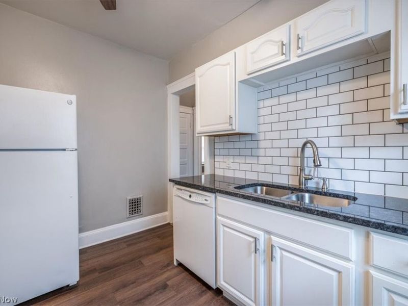 3290 W 17th Street, Cleveland, OH 44109 Photo 13