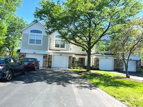 948 Concord Court , Carol Stream, IL 60188
