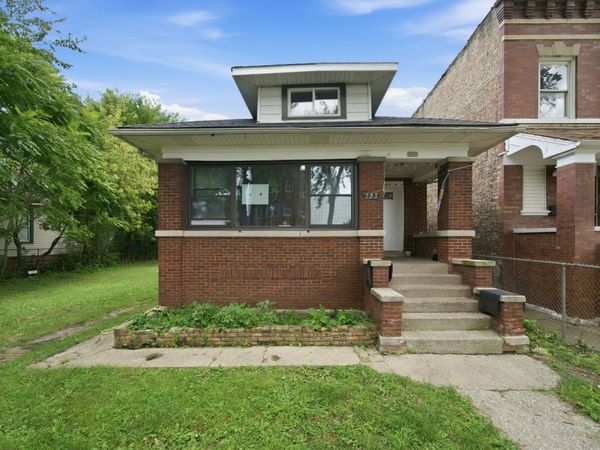 135 N Lotus Avenue , Chicago, IL 60644