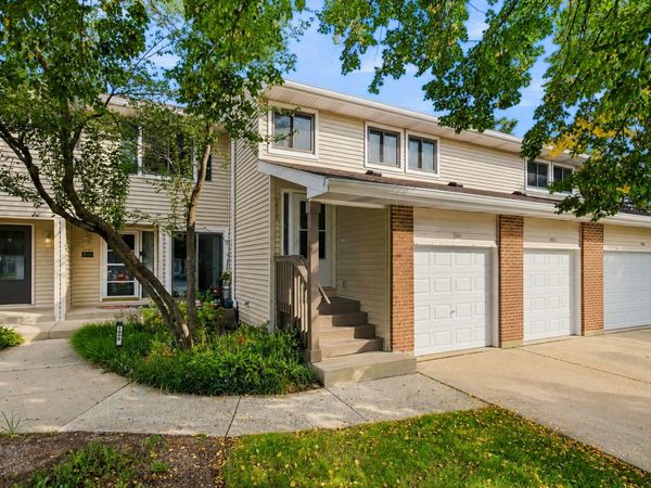 1056 N Pine Tree Circle , Buffalo Grove, IL 60089