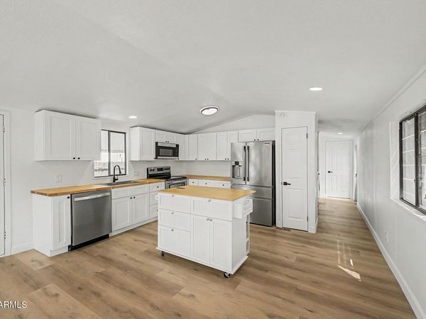 7704 E Glade Avenue, Mesa, AZ 85209