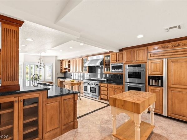 8821 Sandspring Drive , Las Vegas, NV 89134