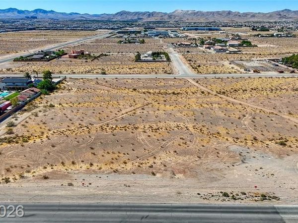 Pebble Road , Las Vegas, NV 89124