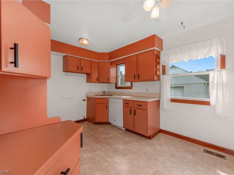 7413 Traymore Avenue, Brooklyn, OH 44144 Photo 13