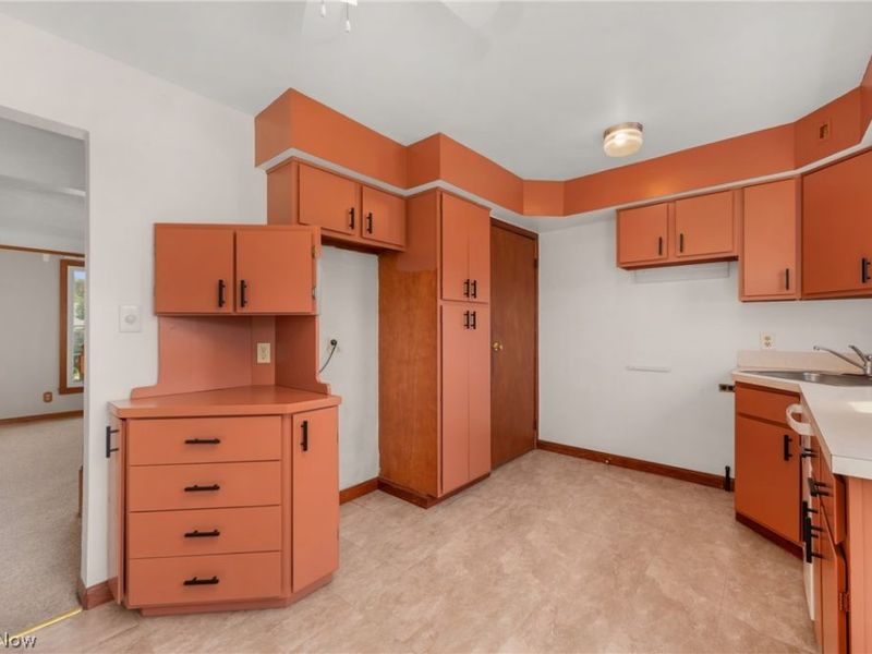7413 Traymore Avenue, Brooklyn, OH 44144 Photo 14