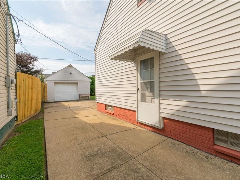 7413 Traymore Avenue, Brooklyn, OH 44144 Photo 37