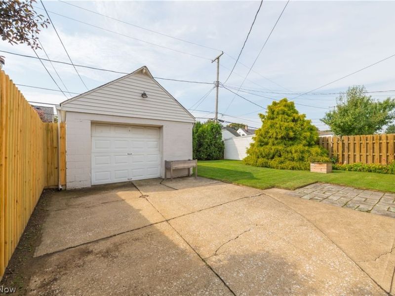7413 Traymore Avenue, Brooklyn, OH 44144 Photo 38
