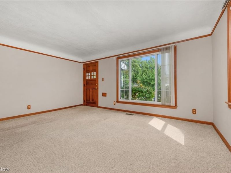 7413 Traymore Avenue, Brooklyn, OH 44144 Photo 9