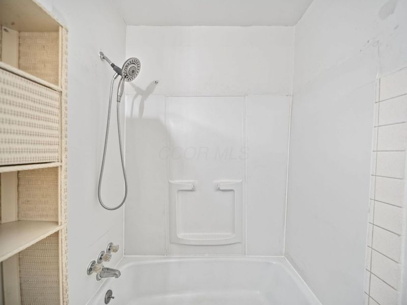 87 Tarryton Court W, Unit 18D, Columbus, OH 43228 Photo 22