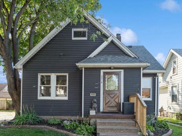 2216 N Sturdevant Street , Davenport, IA 52804