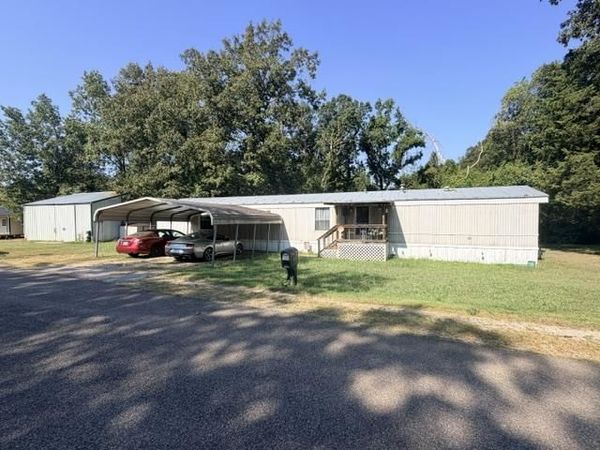 80 HIDEAWAY CV, Crump, TN 38327