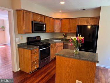 6064 CLAY SPUR COURT , CENTREVILLE, VA 20121