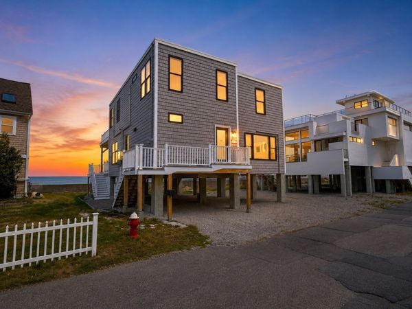 16 Gunrock Ave, Hull, MA 02045