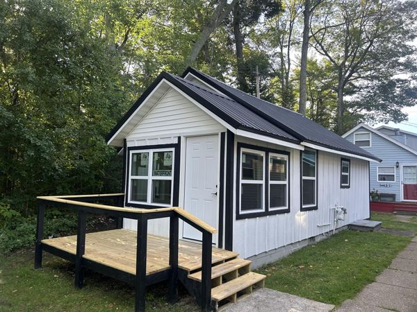 6891 E Houghton Lake Drive, Houghton Lake, MI 48629