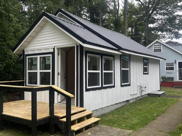 6891 E Houghton Lake Drive, Houghton Lake, MI 48629