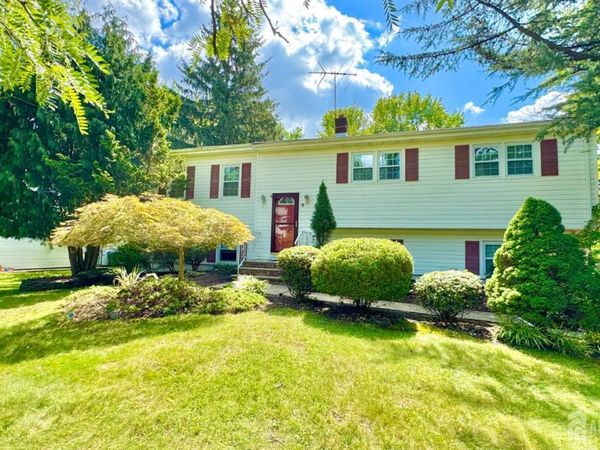 9 Highpoint Drive, Edison, NJ 08820