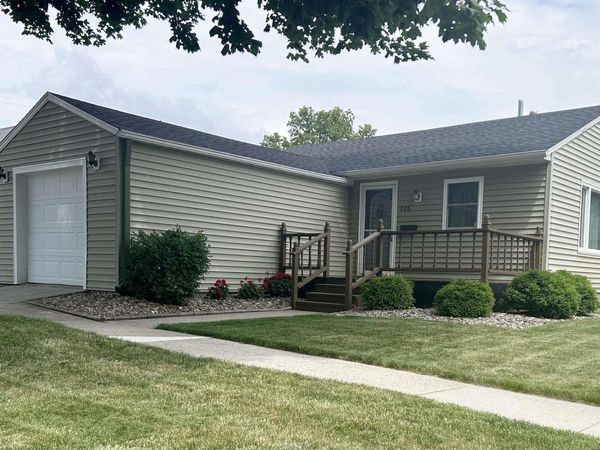 220 5th Ave NE, Hampton, IA 50441