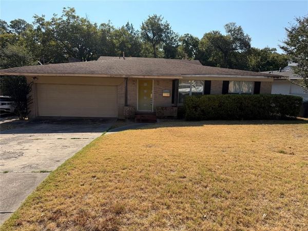 9820 Ash Creek Drive , Dallas, TX 75228