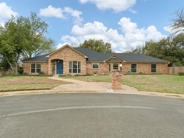 1004 Canyon Court , Cleburne, TX 76033