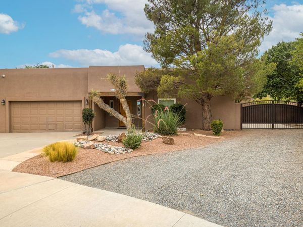 10513 Olympic Place NW, Albuquerque, NM 87114
