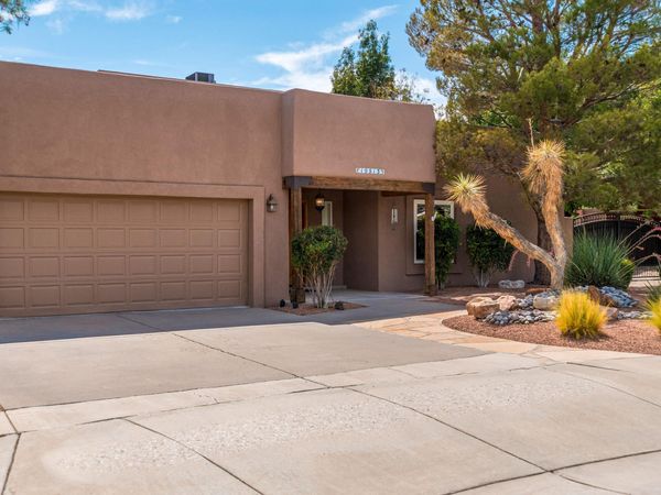 10513 Olympic Place NW, Albuquerque, NM 87114