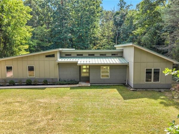 8365 Whitewood Road , Brecksville, OH 44141