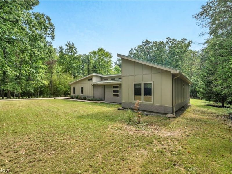 8365 Whitewood Road, Brecksville, OH 44141 Photo 2