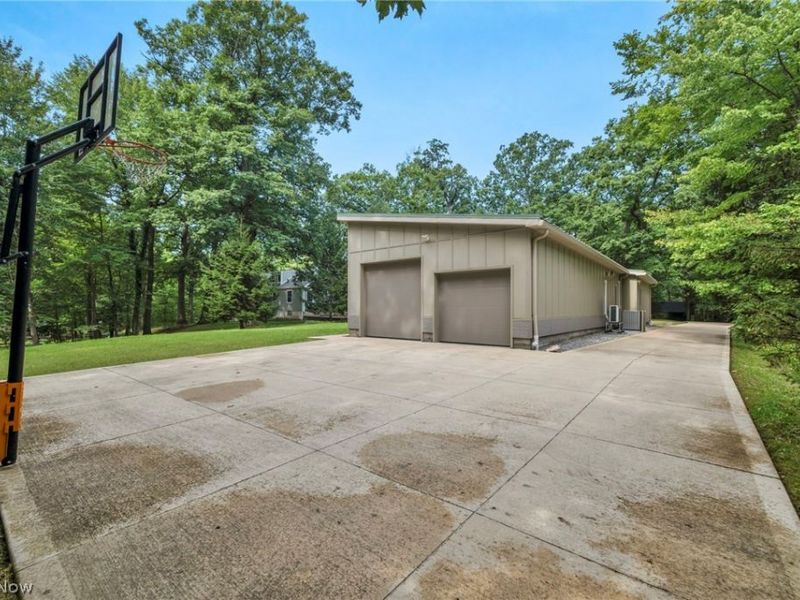 8365 Whitewood Road, Brecksville, OH 44141 Photo 34
