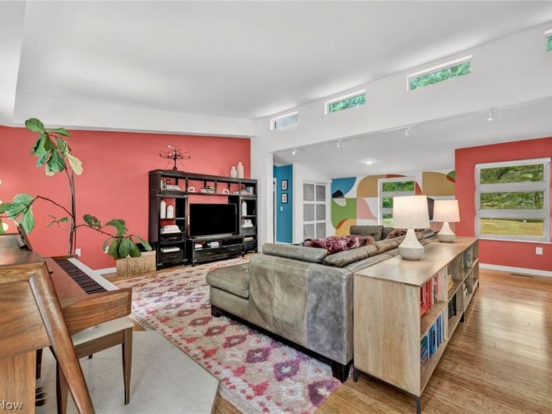 8365 Whitewood Road, Brecksville, OH 44141 Photo 6