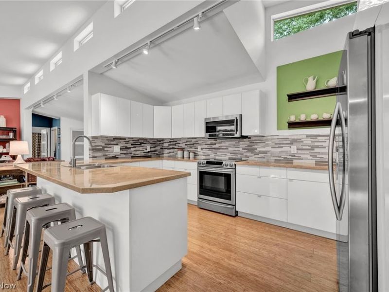 8365 Whitewood Road, Brecksville, OH 44141 Photo 8