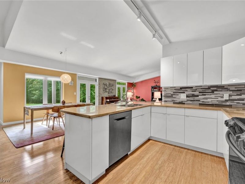 8365 Whitewood Road, Brecksville, OH 44141 Photo 9