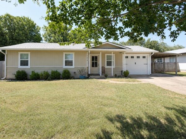 502 E Ash DR, Johnson City, TX 78636
