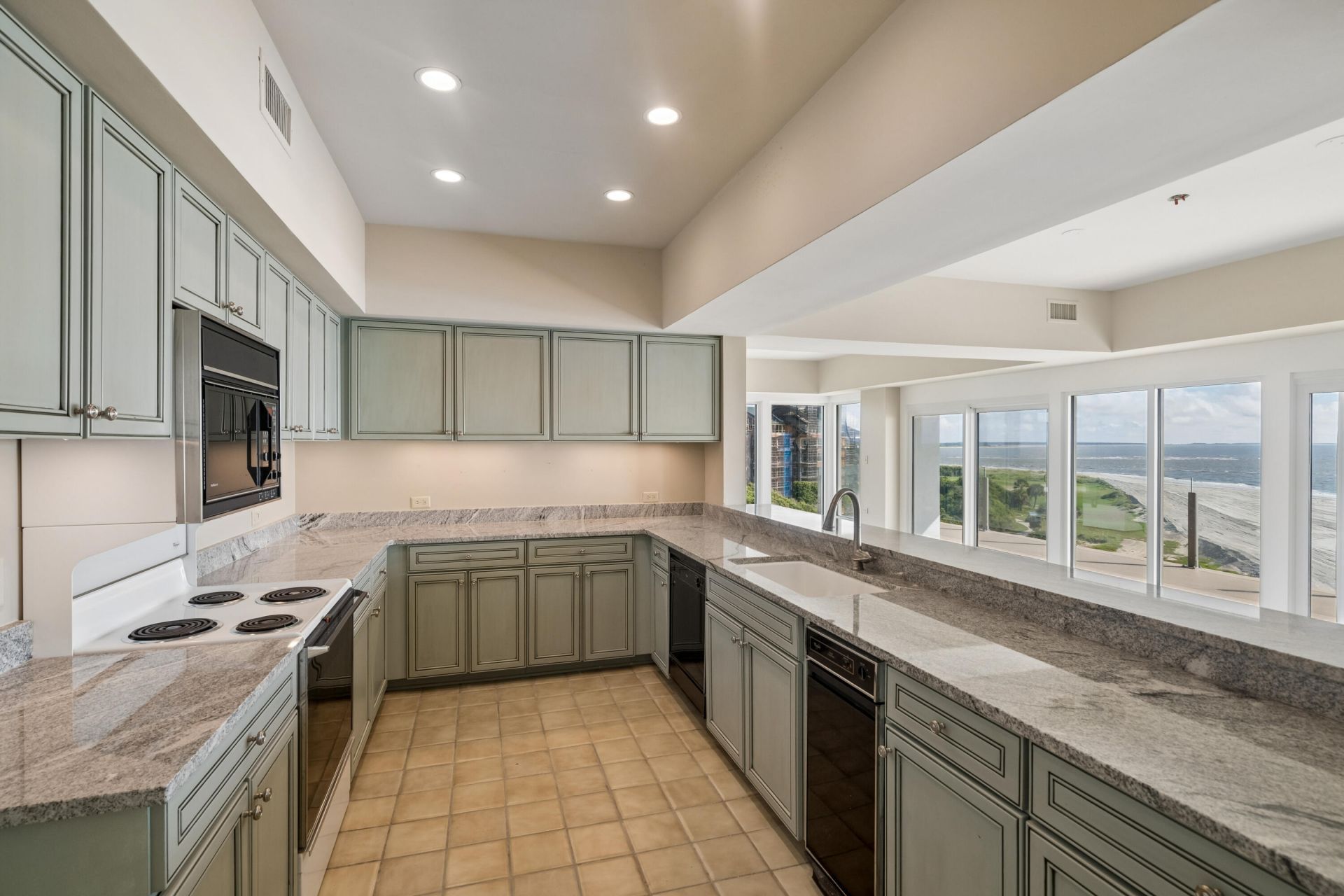 9510 Palmetto Drive Photo 6