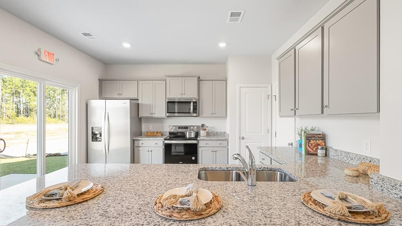 1049 Laurel Oaks Drive Photo 4