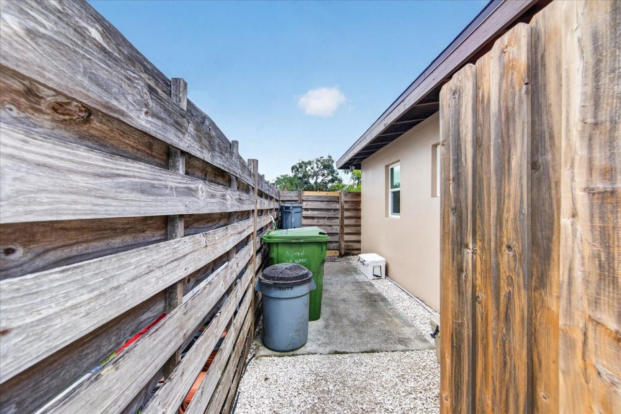 2350 Loma Linda Street , Sarasota, FL 34239 Photo