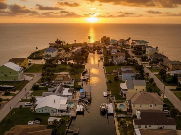 6522 SEAVIEW BOULEVARD , HUDSON, FL 34667