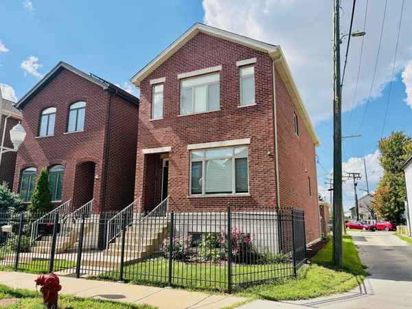 2810 S Grove Street , Chicago, IL 60608