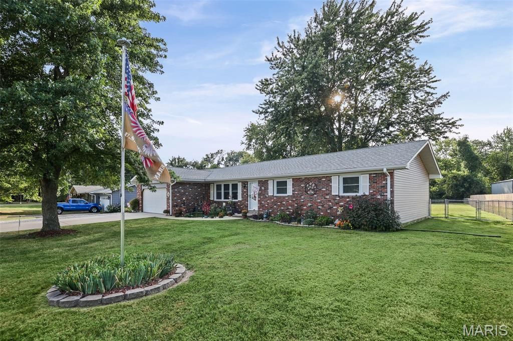 216 Willow Drive, Collinsville, IL 62234 Main Photo