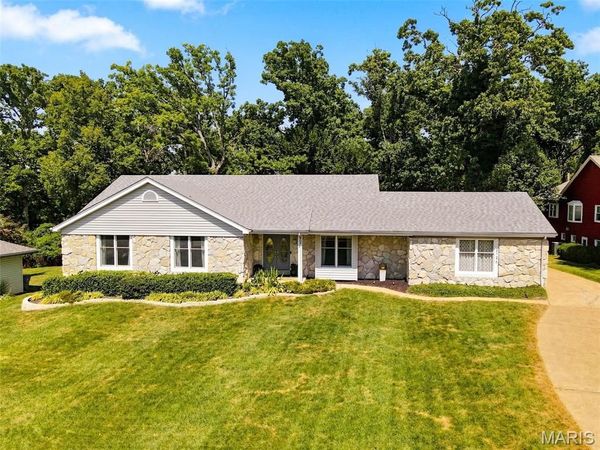 2126 Park Forest Drive, Chesterfield, MO 63017