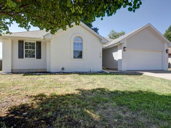 210 E Robin Road , Clever, MO 65631