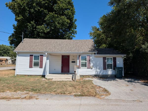 1001 E Chestnut Street , Bolivar, MO 65613