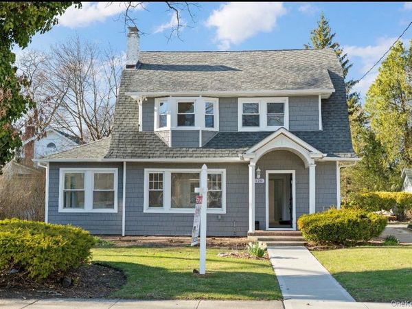120 Lena Avenue , Freeport, NY 11520
