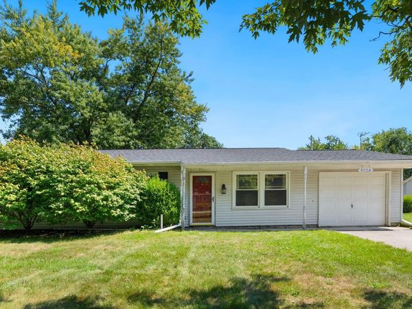 5224 Sandalwood Drive, Fort Wayne, IN 46835